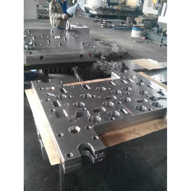 大型機(jī)架的鋼板是用哪些材料？